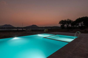 1 BR Cottage w Pool Lakes End